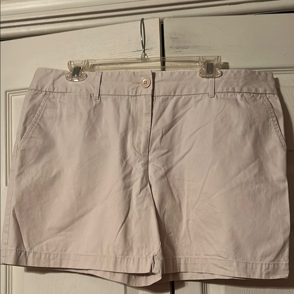 LOFT Pants - Loft sz 14 Women’s Light Tan Cotton Shorts w/ 4.5 inch inseam.